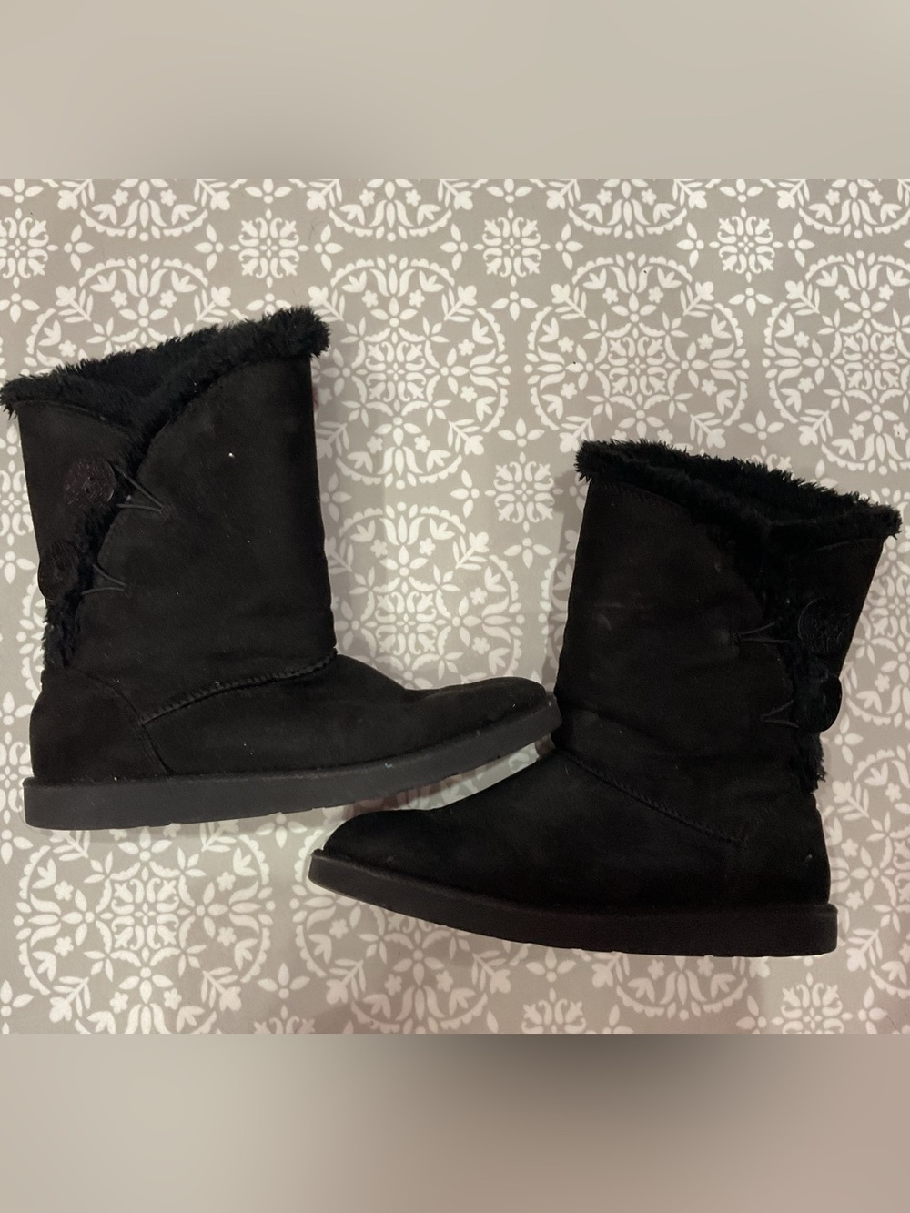 Women’s Black Fluffy Winter Boots Size 7.5 Cozy & Cute Like New